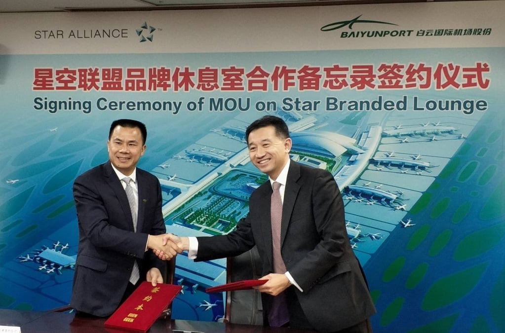 Qiu Jiachen, président de l'aéroport Guangzhou Baiyun et Jeffrey Goh, directeur général de Star Alliance.