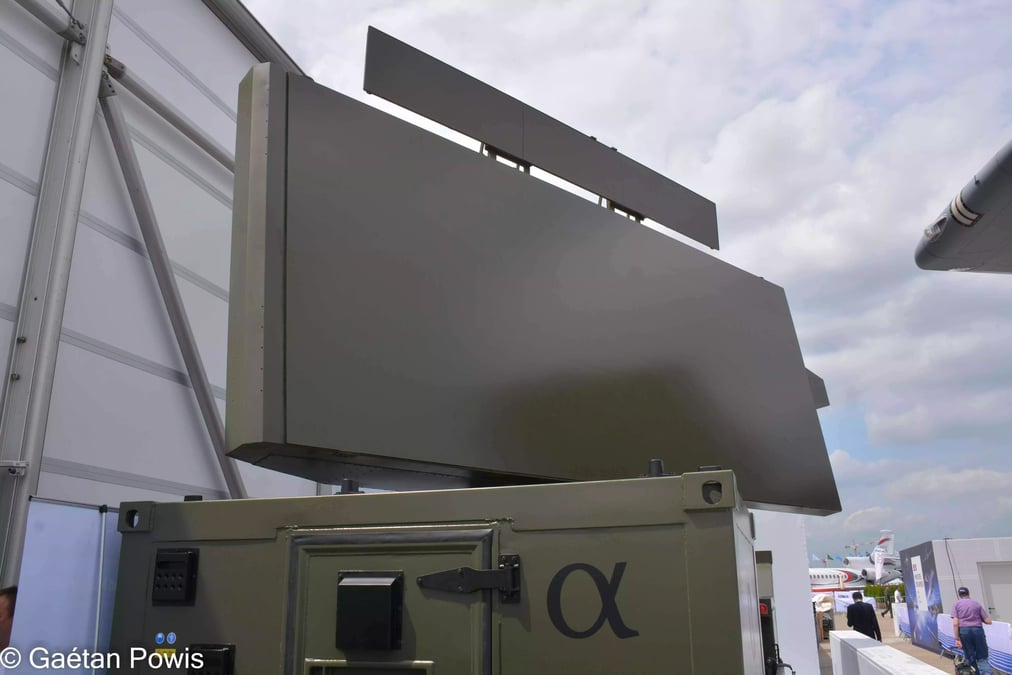 Radar longue portée Ground Master 400 Alpha présenté au SIAE 2023.