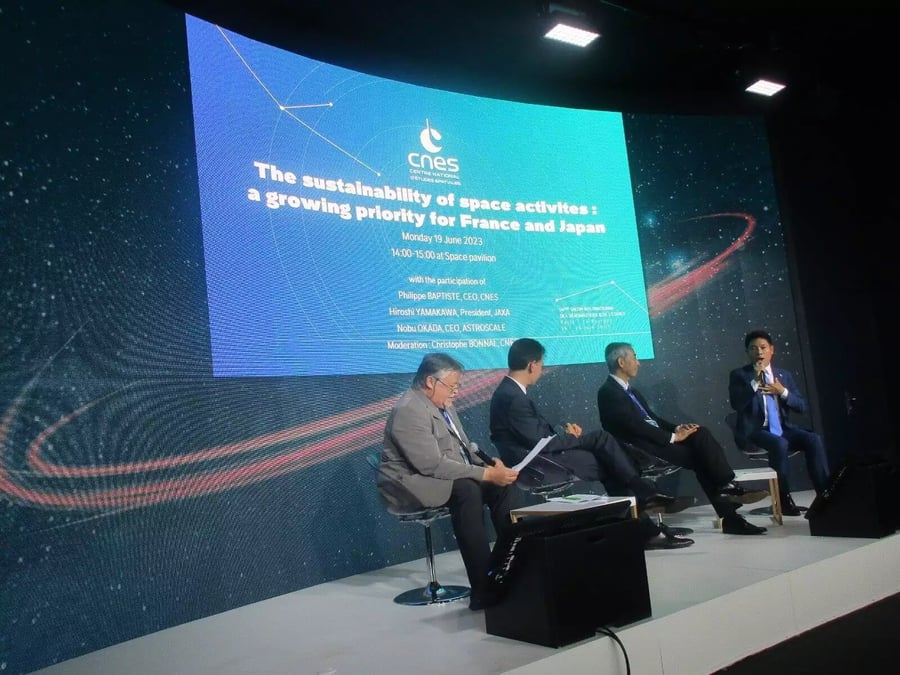 Au micro, Nobu Okada, fondateur et président-directeur général d’Astroscale, le 19 juin 2023.