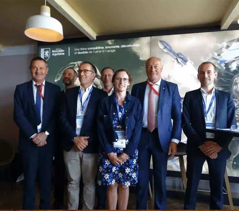 Pascal Pénicaud, président fondateur d'Elyse Energy (premier en partant de la droite) à côté d'Alain Rousset, président de la Région Nouvelle-Aquitaine