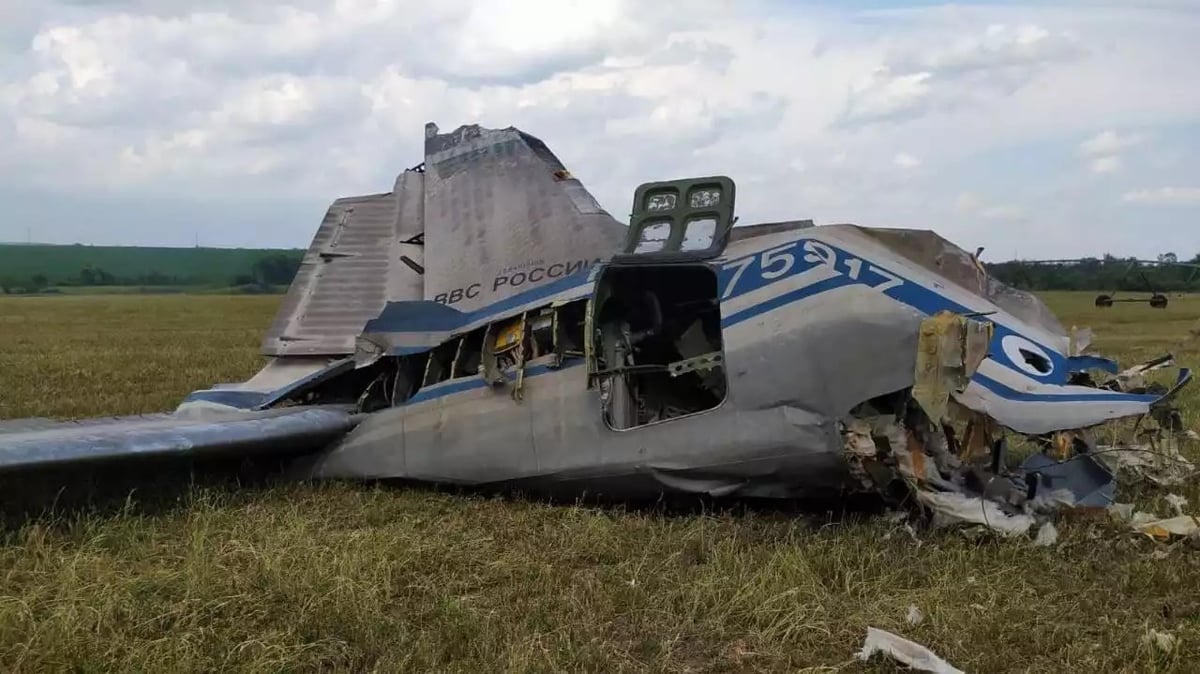 Une partie des débris de l'épave de l'Il-22 russe.