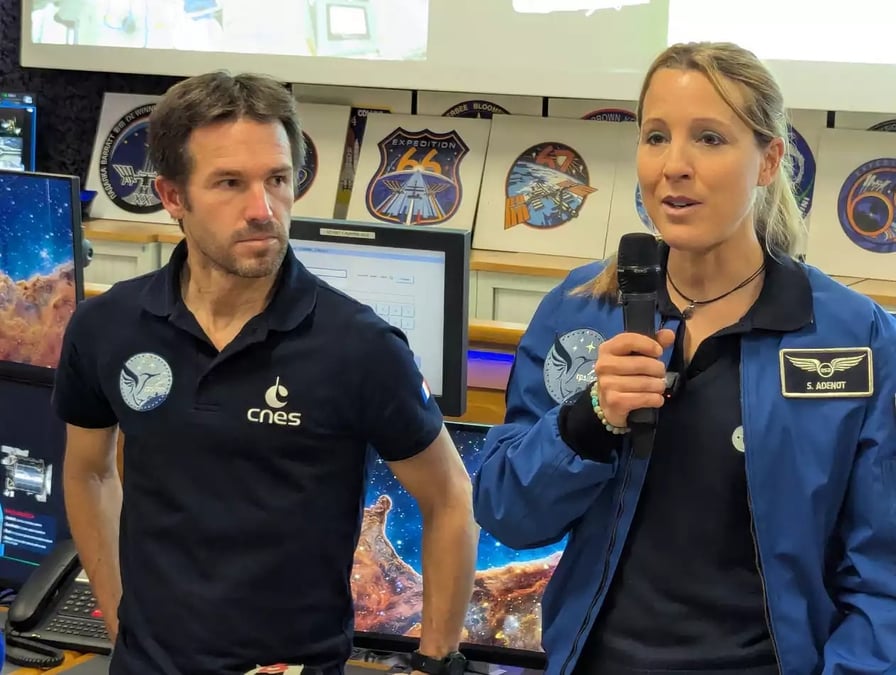 Sophie Adenot aux côtés de Rémi Canton, le chef de projet de la mission Epsilon, le 24 novembre 2025 à l’occasion de la présentation à la presse des expériences scientifiques françaises.