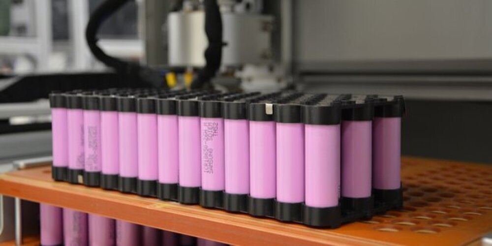 Mecaware recycle les métaux (lithium, nickel, cobalt) grâce à un procédé d'hydrométallurgie innovant qui privilégie les intrants thermiques et la dissolution sélective plutôt que l'acide sulfurique. Cette méthode réduit les effluents polluants et...