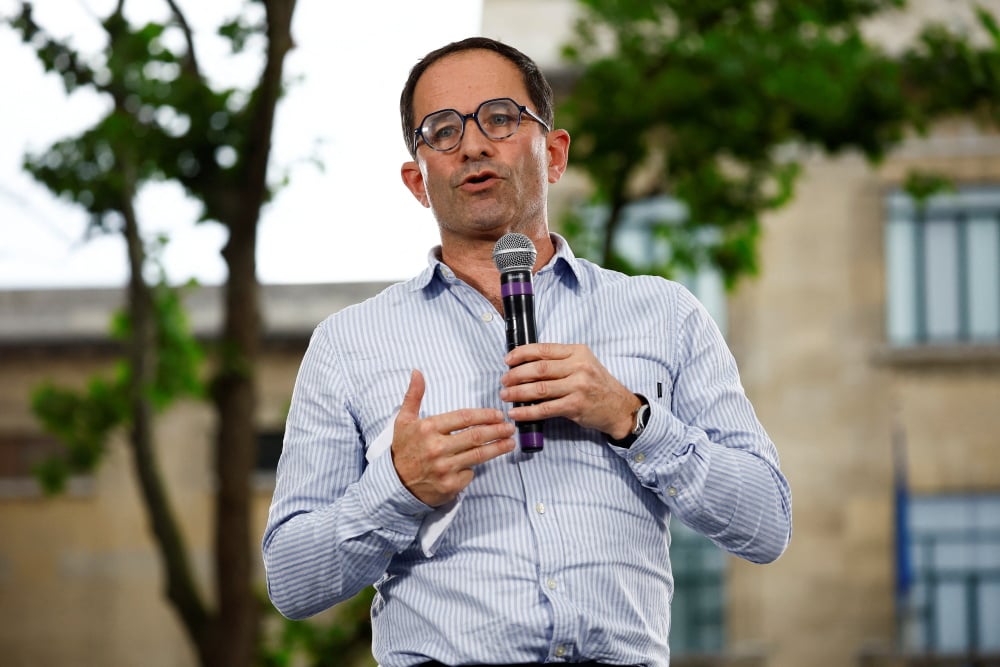 Benoît Hamon, participant à un meeting du Nouveau Front populaire, près de Paris, lors de la campagne des législatives, en juin 2024.