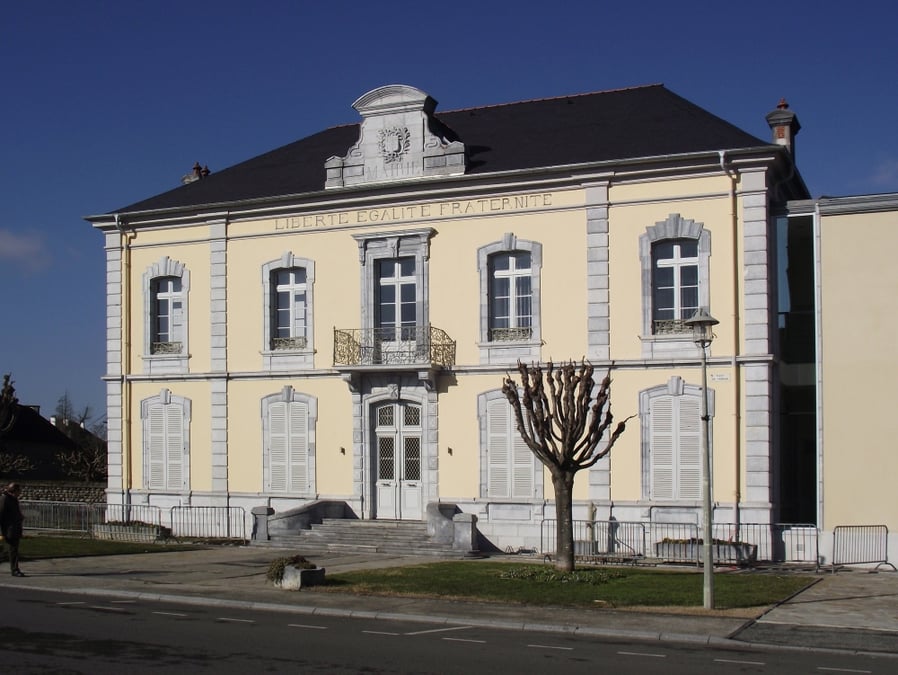 Mairie d'Ibos (Hautes-Pyrénées, France)