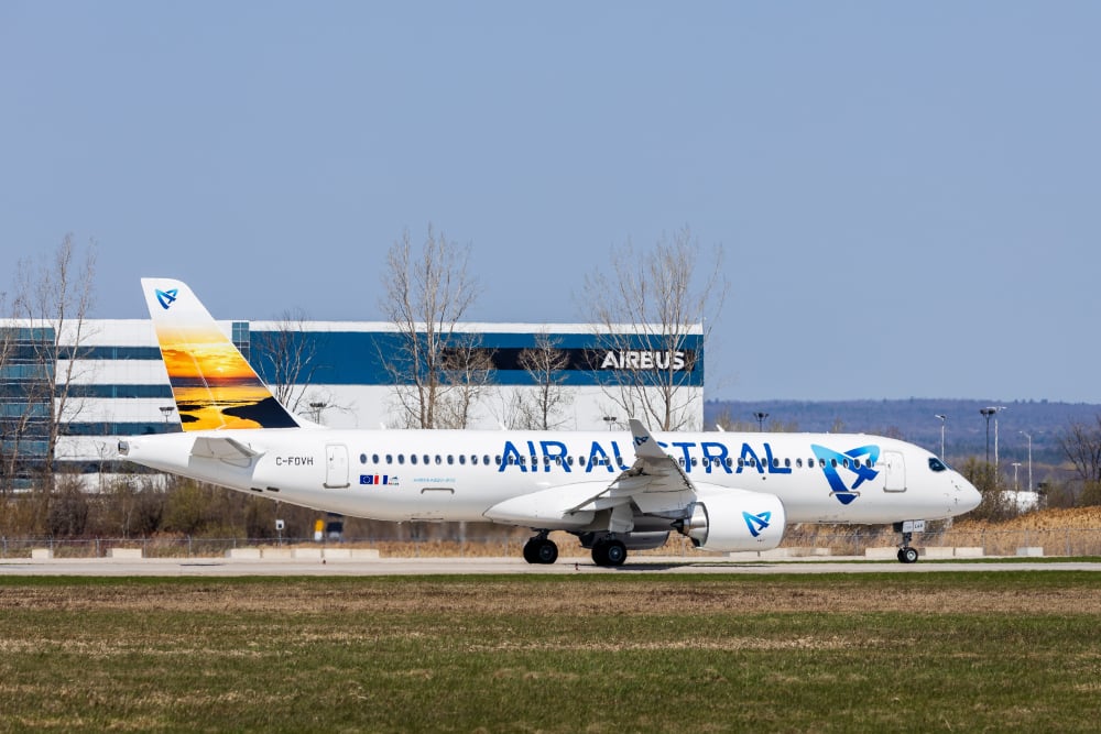 Air Austral voit actuellement deux de ses trois A220 cloués au sol, faute de moteurs opérationnels.