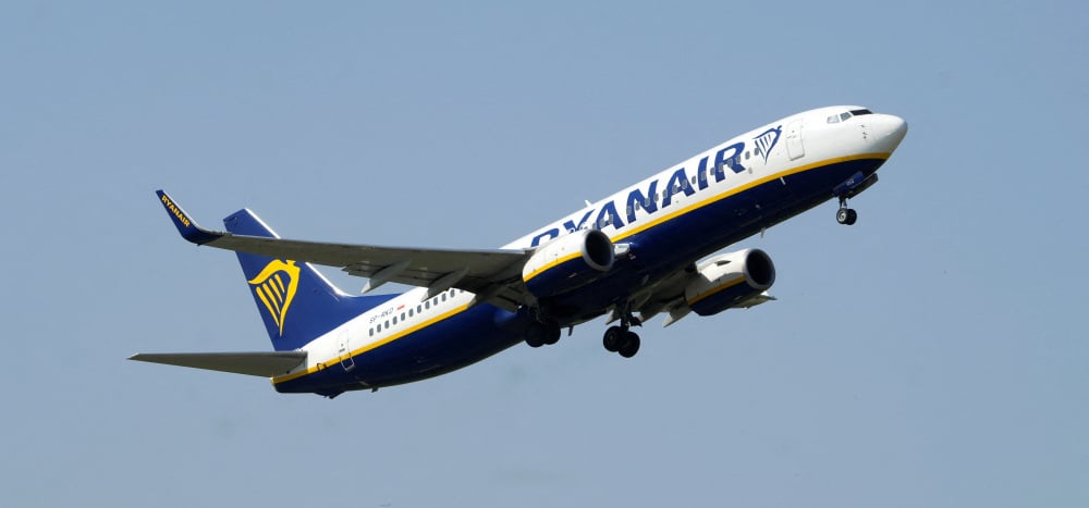 La compagnie aérienne Ryanair est la seule à opérer sur l'aéroport de Carcassonne (Aude), à raison de dix lignes l'été et trois l'hiver.