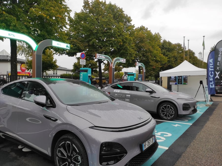 Le constructeur chinois de véhicules électriques, Xpeng, propose depuis l'an dernier, ses véhicules haut de gamme en France. Un marché dynamique selon la société qui espère doubler ses ventes en 2026.