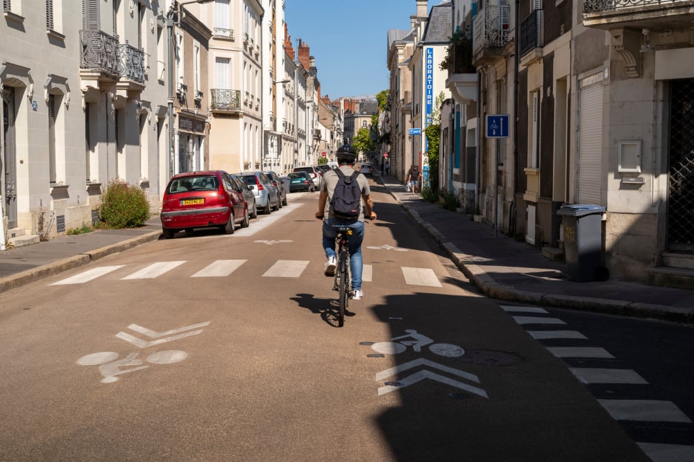 La ville de Tours a créé en quatre ans plusieurs dizaines de kilomètres de pistes cyclables, en s’inspirant notamment du modèle de mobilité douce néerlandais.