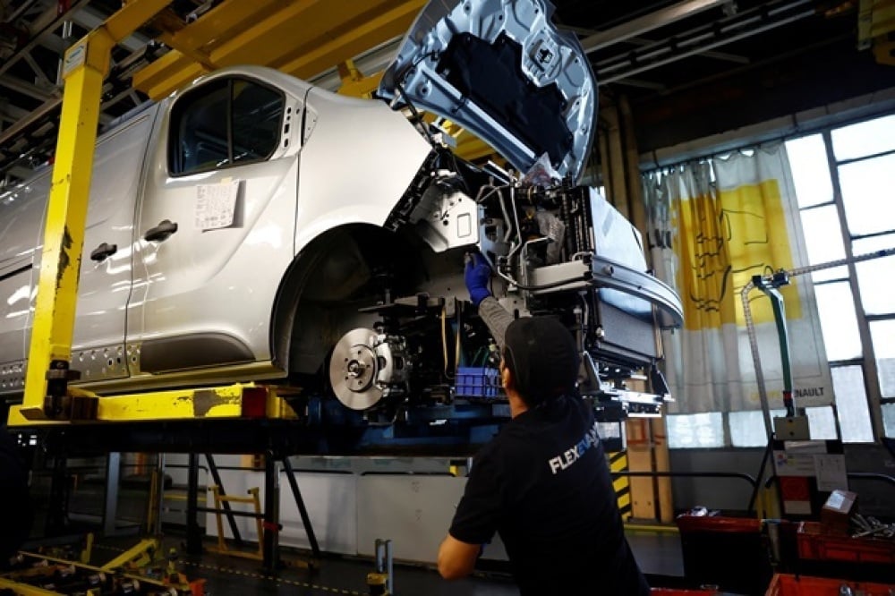 Une ligne de production à l’usine Renault de Sandouville en Normandie
