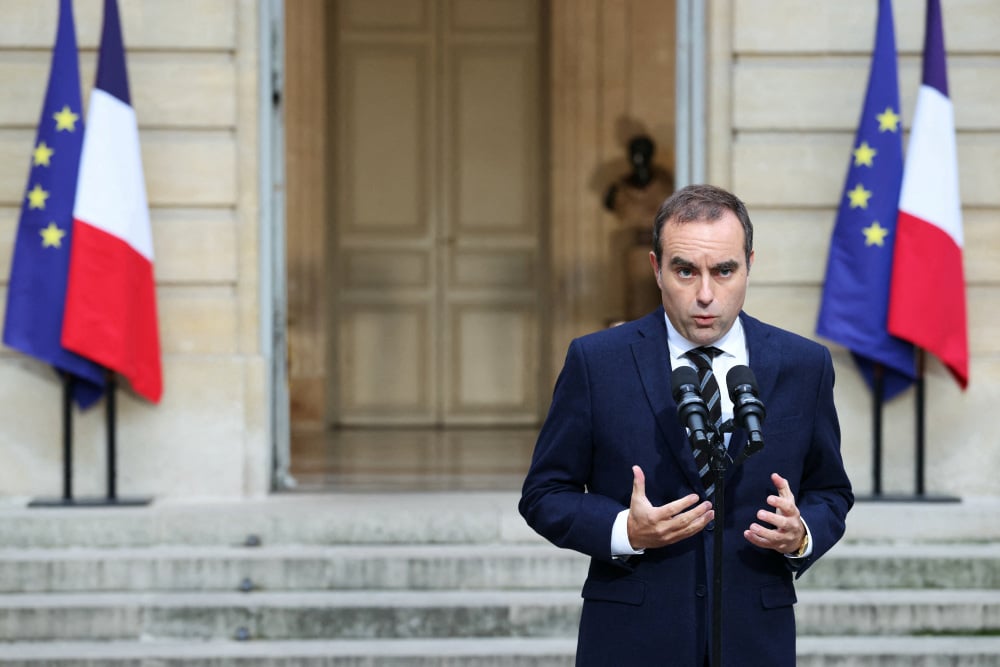 Le Premier ministre Sébastien Lecornu en pleine allocution depuis Matignon vendredi 3 octobre