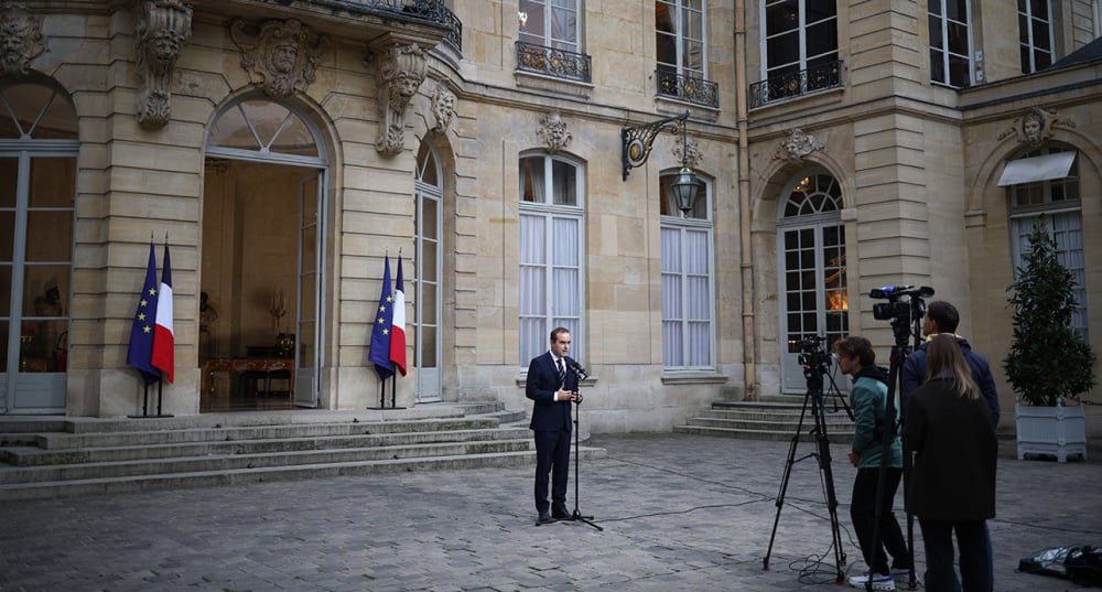 Sébastien Lecornu devant l'Hotel de Matignon le 3 octobre.