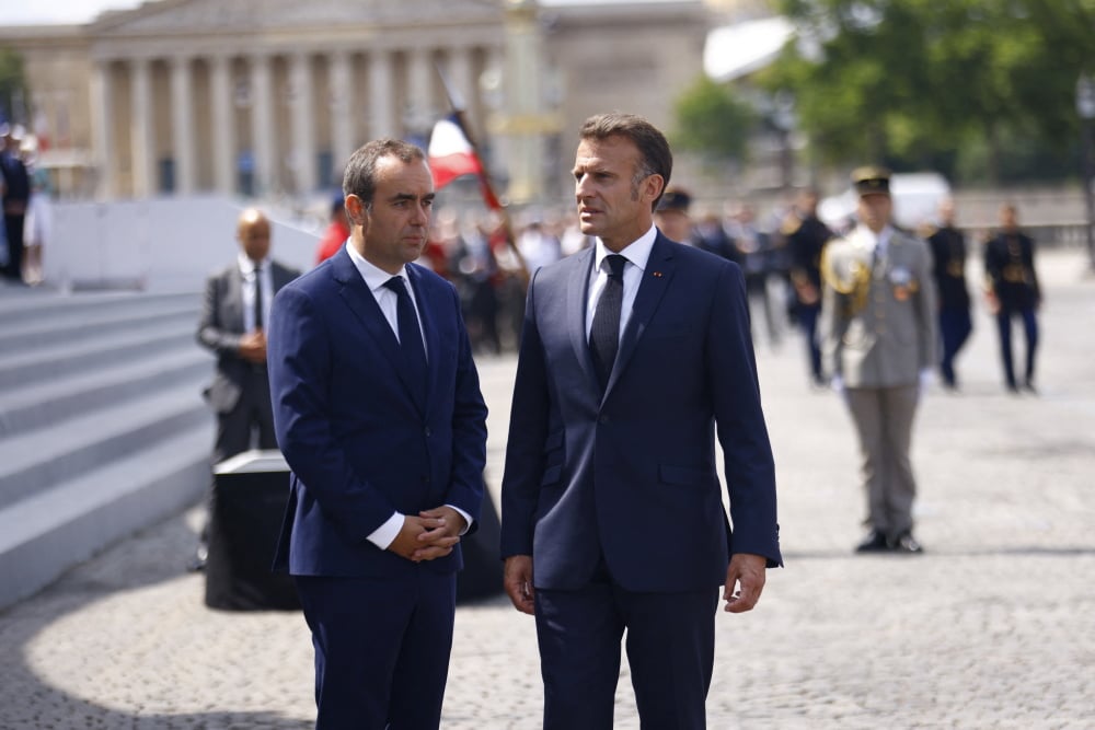 14 heures après avoir nommé ses ministres, Sébastien Lecornu a remis sa démission lundi matin au président de la République.