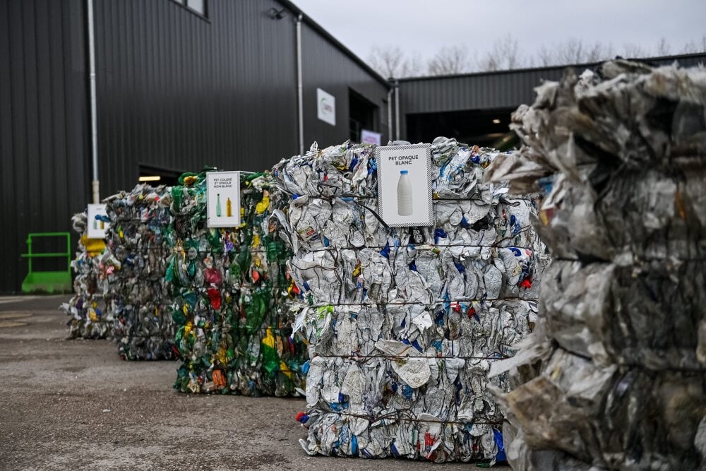©PHOTOPQR/LE BIEN PUBLIC/Emma BUONCRISTIANI ; Ruffey-lès-Beaune ; 19/01/2024 ; Inauguration du premier centre de surtri de France dédié à trier le "flux développement rigide", qui correspond aux nouveaux plastiques (pots de yaourt, barquettes de...