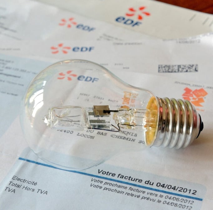 Le cadre de régulation proposé par l’exécutif consiste à laisser EDF définir largement ses prix de vente en fonction de ceux du marché, avec une ponction des profits par l’État au-delà d’un certain montant.