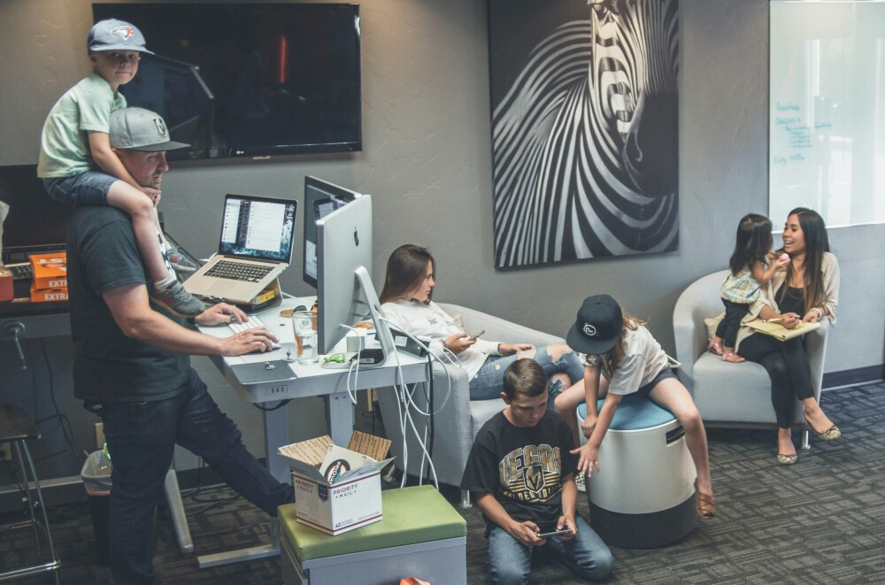enfants au bureau
