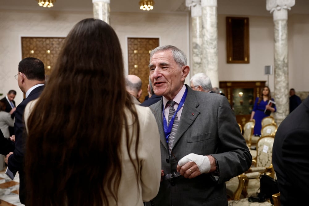 Gérard Mestrallet en Egypte au cours de la visite présidentielle d’Emmanuel Macron début 2025. L’envoyé spécial a tenu à rassurer des Egyptiens inquiets du contournement du Canal de Suez.