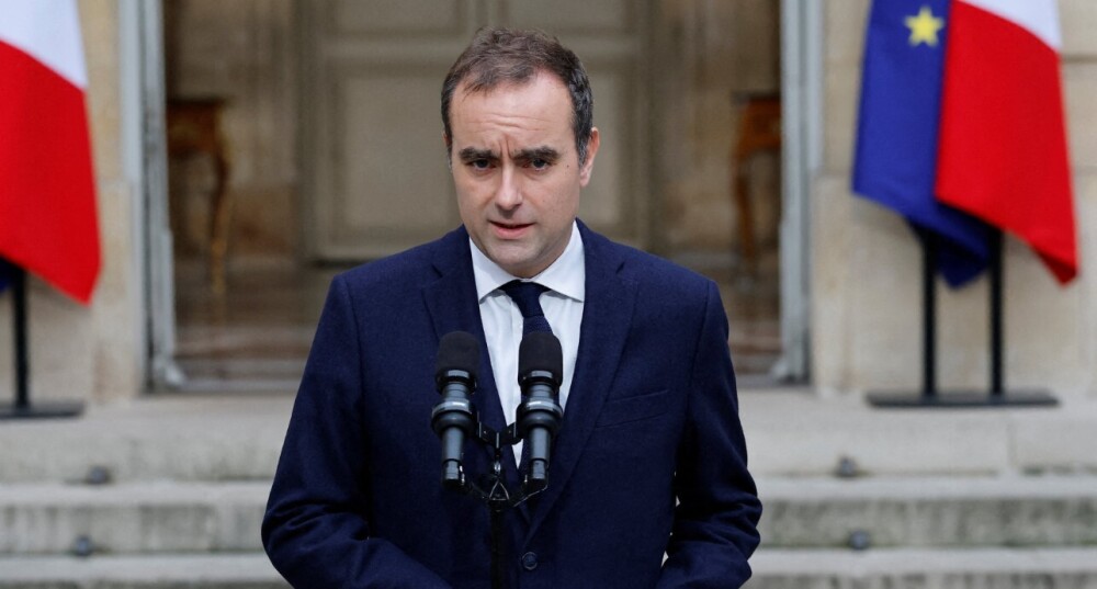 Sébastien Lecornu dit accepter "par devoir" sa reconduction à Matignon