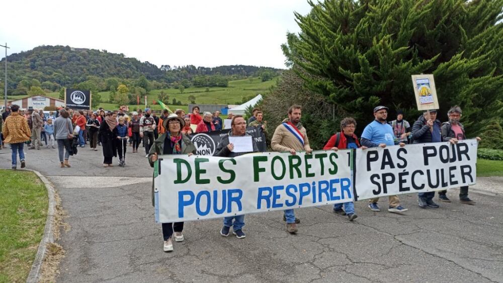 Manifestation du 4 octobre à Salins-les-bains contre l'usine de pellets EO2, organisée par l’association Pays de Salins Environnement.