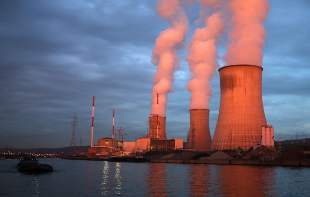 La centrale nucléaire de Tihange, en Belgique, compte trois réacteurs d’environ un gigawatt chacun. Tihange 1 est arrêté, Tihange 2 est en cours de démantèlement tandis que Tihange 3 va poursuivre son exploitation jusqu’en 2035, voire 2045.