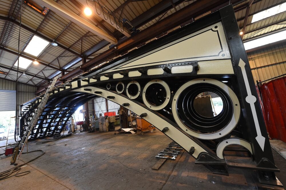 ©PHOTOPQR/VOIX DU NORD - La passerelle metallique en cours d'achevement chez BC Metalnord destinée au Pont Napoleon de Lille, Teteghem le 27/06/2014. Photo Marc Demeure/La Voix du Nord (MaxPPP TagID: maxnewsworldthree534276.jpg) [Photo via MaxPPP] -...