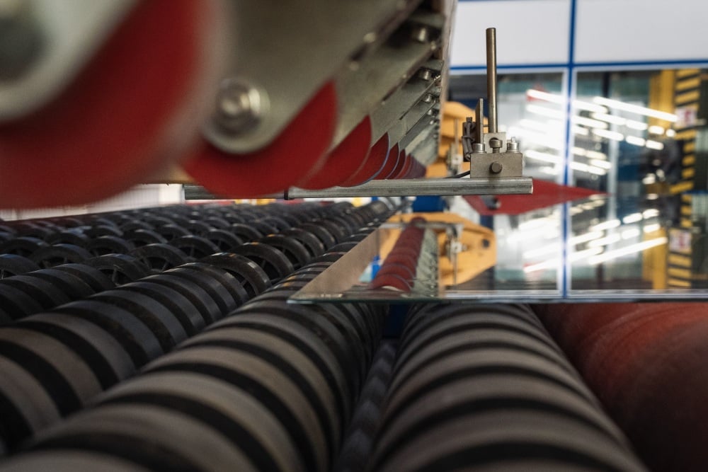 Dans son usine de verre plat iséroise, Eurofloat teste l'injection de biométhane afin de réduire sa dépendance au gaz naturel et ainsi réduire ses émissions de CO2.