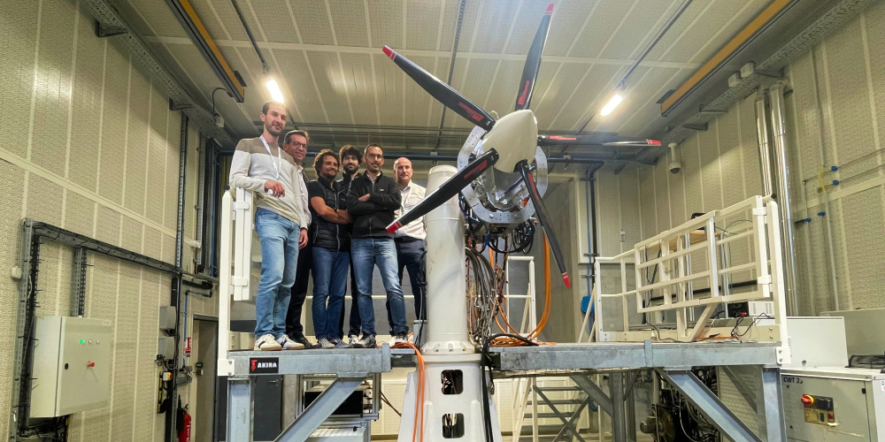 Flying Whales et Akira Technologies ont mené de premiers essais sur les turbines qui doivent équiper le futur dirigeable attendu pour 2029.