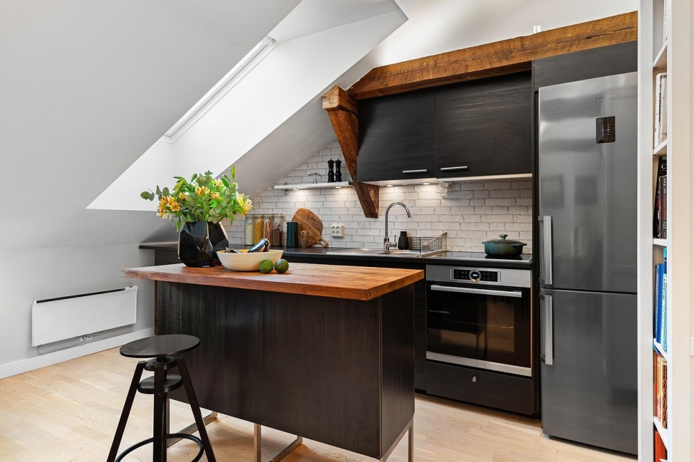 Avec son électroménager encastré et son agencement sur mesure, une cuisine équipée est à la fois pratique et conviviale