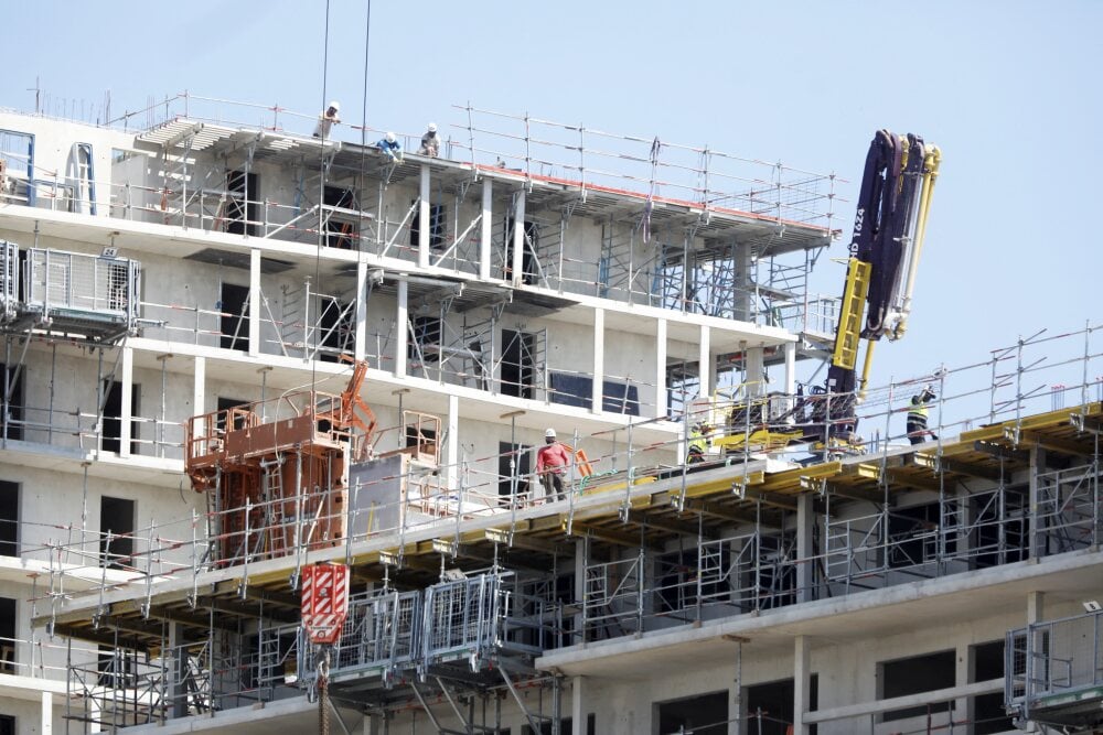 ©PHOTOPQR/NICE MATIN/Dylan Meiffret ; Nice ; 15/07/2024 ; Illustrations travail sur les chantiers par de grosses chaleurs. Projet Nice Meridia - chantier Joia (MaxPPP TagID: maxnewsspecial892456.jpg) [Photo via MaxPPP] - Chaleur sur les chantiers -...