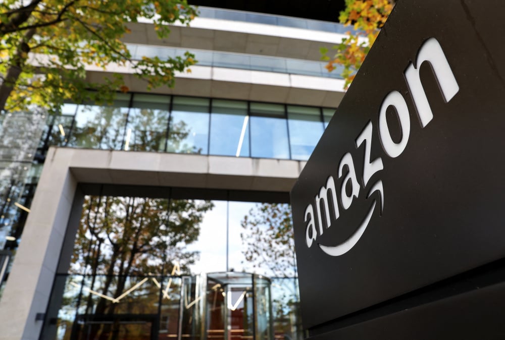 Amazon emploie 350 000 salariés dans ses bureaux, sur un effectif total de 1,56 millions de personnes.