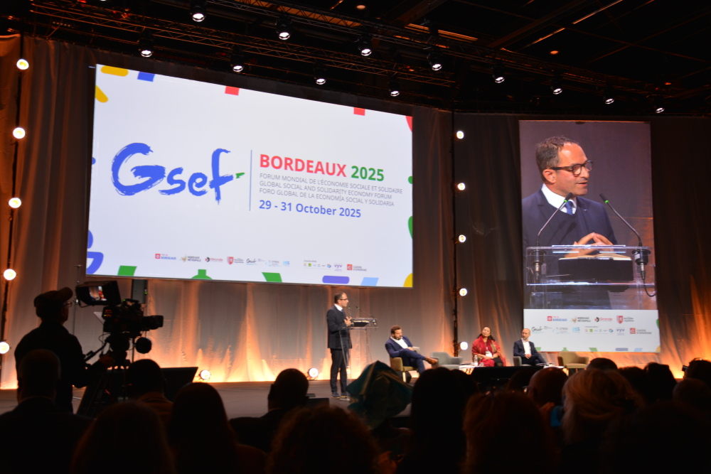 Le président d'ESS France, Benoît Hamon, intervient lors du Forum mondial de l'économie sociale et soldiaire à Bordeaux.