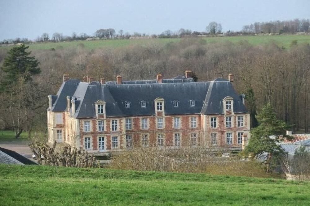 ©PHOTOPQR/LE PARISIEN/Mehdi Gherdane ; Thiverval-Grignon ; 17/12/2022 ; Des SDF parmi lesquels des enfants sont désormais hébergés dans un château à Thiverval Yvelines (MaxPPP TagID: maxnewsspecialtwo376746.jpg) [Photo via MaxPPP] - Thiverval accueille...