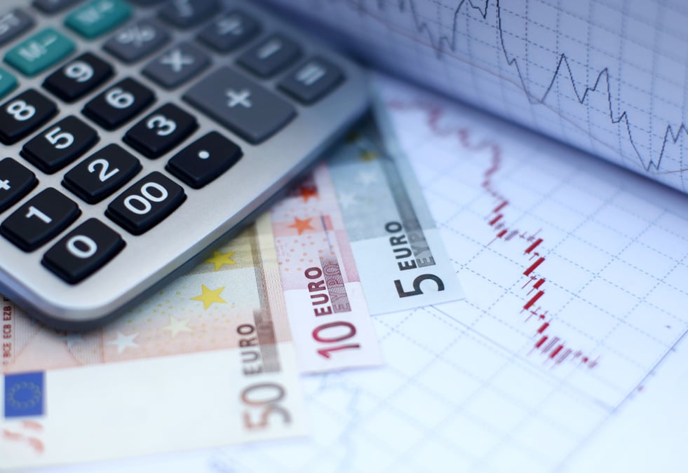 Selon France Assureurs, fin juin 2025 63 % des encours de l'assurance vie étaient placés en titres d'entreprises,