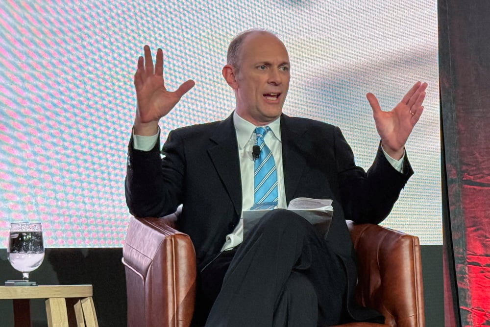 Austan Goolsbee, président de la Réserve fédérale de Chicago, prend la parole lors du sommet économique du Stanford Institute for Economic Policy Research (SIEPR) à Palo Alto.