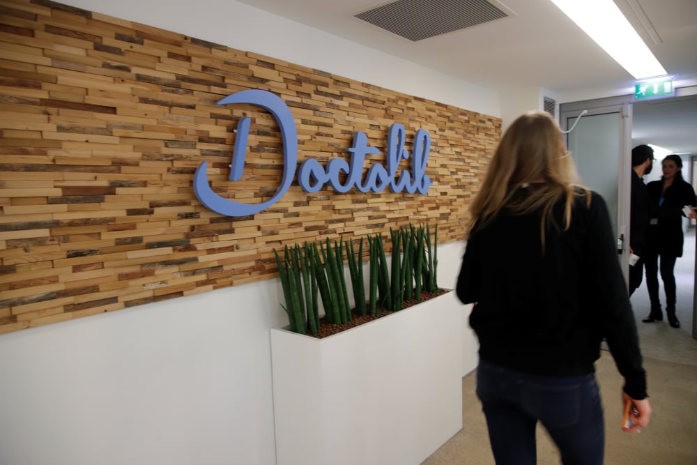 La plateforme française Doctolib est accusée d'avoir mis en place des clauses bloquant illégalement le développement de ses concurrents
