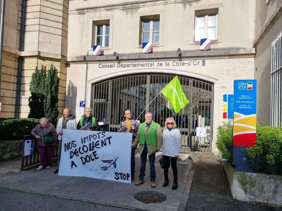 Les associations régionales de défense de l'environnement manifestaient devant le conseil départemental de Côte-d'Or en mars dernier