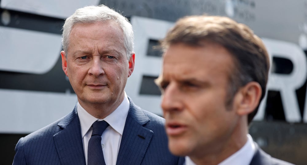 Bruno Le Maire et Emmanuel Macron à Bergerac, le 11 avril 2024.