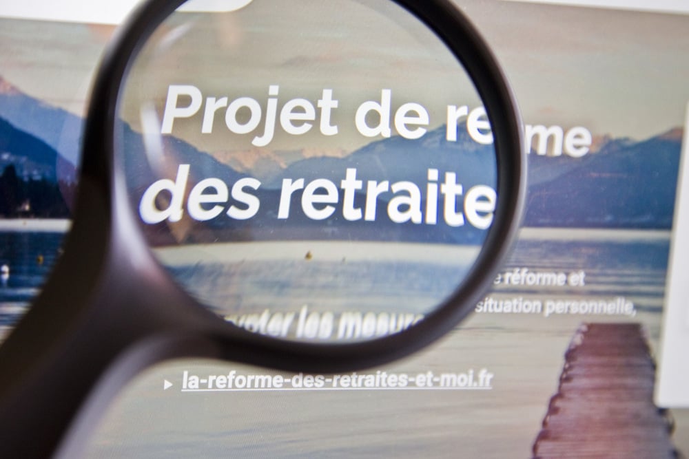 La suspension de la réforme des retraites coûtera 300 millions d'euros en 2026 et 1,9 milliard d'euros en 2027.