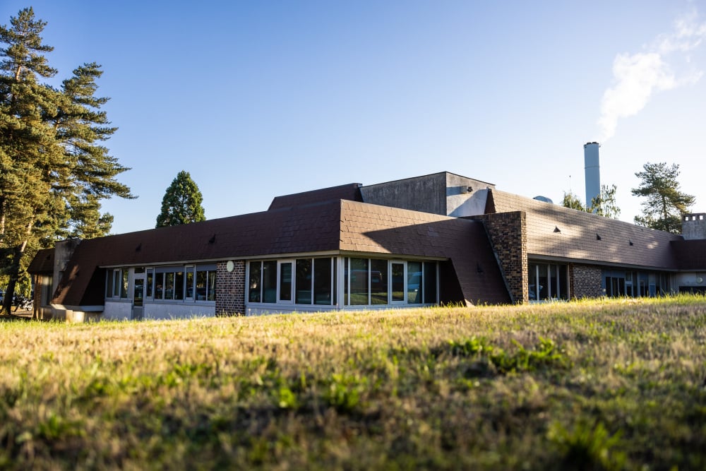 Le Tour de France de nos industries veut faire changer le regard des jeunes générations sur le secteur. Ici le campus de Servier, à Gidy, dans l'agglomération orléanaise.