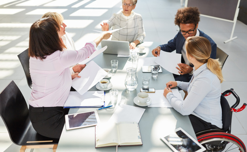 Les offres d'emploi exigeant une « certaine disponibilité », de la « réactivité » ou une importante « capacité de travail » entraînent un traitement plus favorable des candidatures féminines.