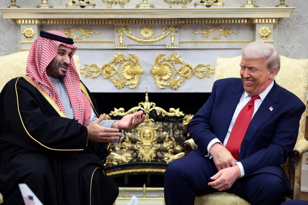 Le prince héritier saoudien Mohammed ben Salmane et le président américain Donald Trump lors d'une réunion dans le bureau ovale de la Maison Blanche, le 18 novembre 2025.