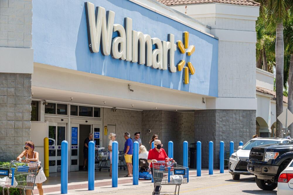 Les grands magasins américains de distribution comme Walmart commencent à s'inquiéter d'une baisse de consommation des ménages américains.