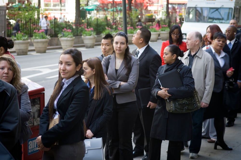 Les États-Unis ont créé 50 000 emplois le mois dernier, selon les données officielles publiées vendredi, soit moins que les attentes des marchés, tandis que le taux de chômage a reculé à 4,4 %.