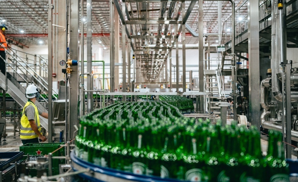 La cession de la brasserie Heineken de Bukavu survient alors que s’esquisse une nouvelle phase diplomatique dans le conflit dans l'Est de la RDC.