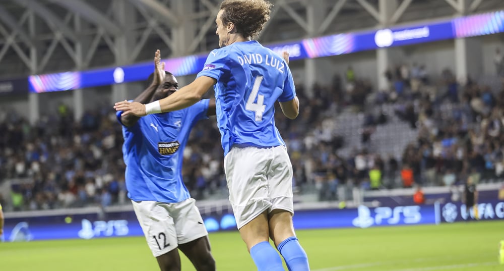 David Luiz et Ken Sema, tous deux joueurs de Paphos, le 5 novembre 2025.
