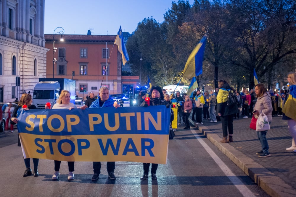 23 novembre 2025, Rome : la communauté ukrainienne de Rome se rassemble pour commémorer l’Holodomor (la grande famine des années 1930, orchestrée par Staline, qui a décimé la population ukrainienne) et pour manifester sa solidarité avec le peuple...