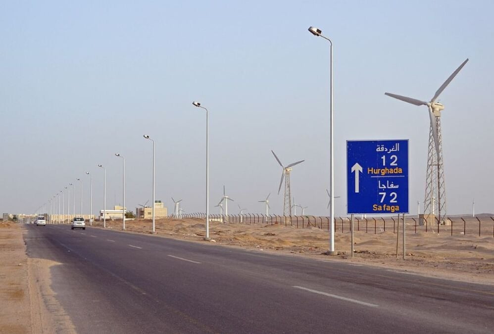 Champ d’éoliennes le long de la route Ain Sokhna-Hurghada, en Égypte.