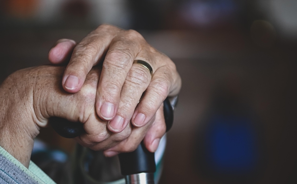 Il ressort notamment que, dans toute l’OCDE, les femmes perçoivent des pensions « en moyenne nettement plus faibles que les hommes ».
