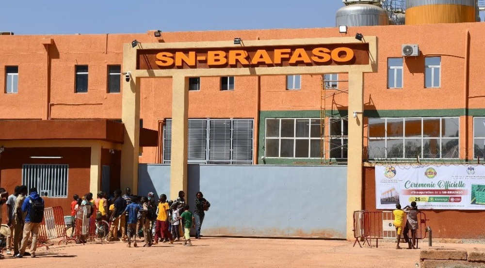 La nouvelle unité de SN-BRAFASO dispose d’une capacité installée de 600 000 hl, et produira 2 marques phares : Braf’or et Brafaso.