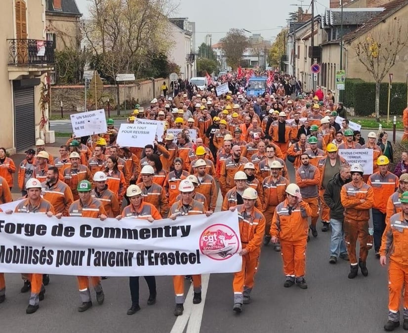 Les salariés d'Erasteel dénoncent le PSE qui prévoit la suppression de 180 postes à Commentry dans l'Allier.
